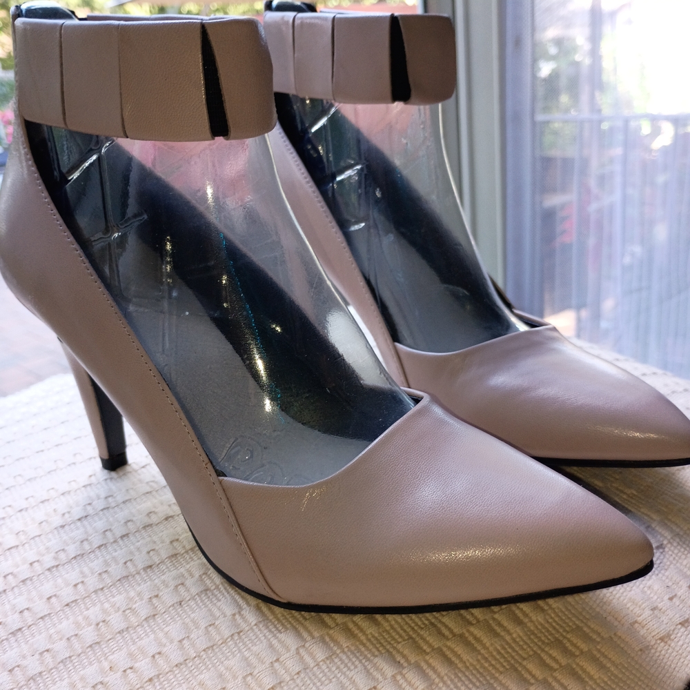 NET.Elegant Women's Ankle Strap Heels Size 6.5